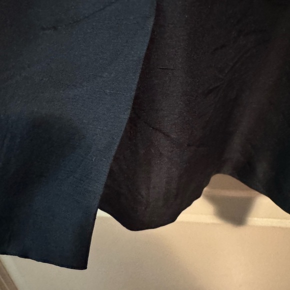 Elegant Black Sleeveless Dress - Picture 5 of 6